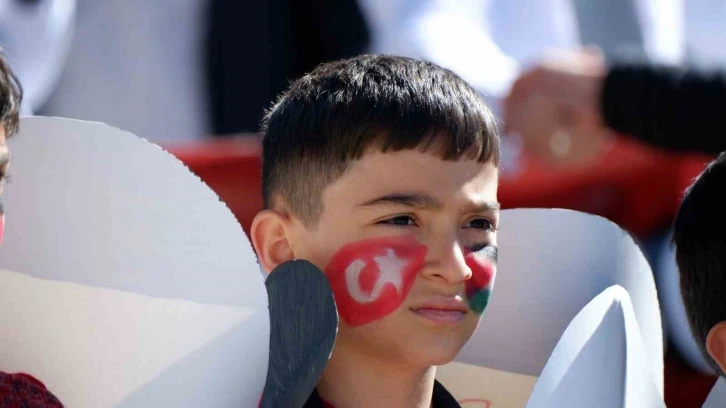 Erzurum’da sağlıkçıların sessiz yürüyüşü sürüyor
