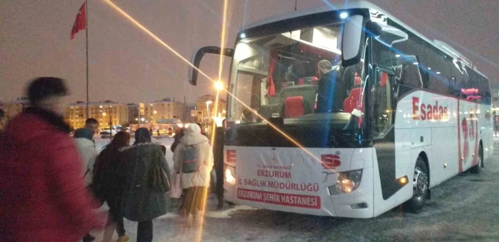 Erzurum'dan 40 kişilik sağlık ekibi deprem bölgesine yola çıktı