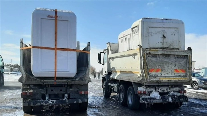 Erzurum ve Ardahan'dan depremzedelere seyyar tuvalet ve banyo gönderildi