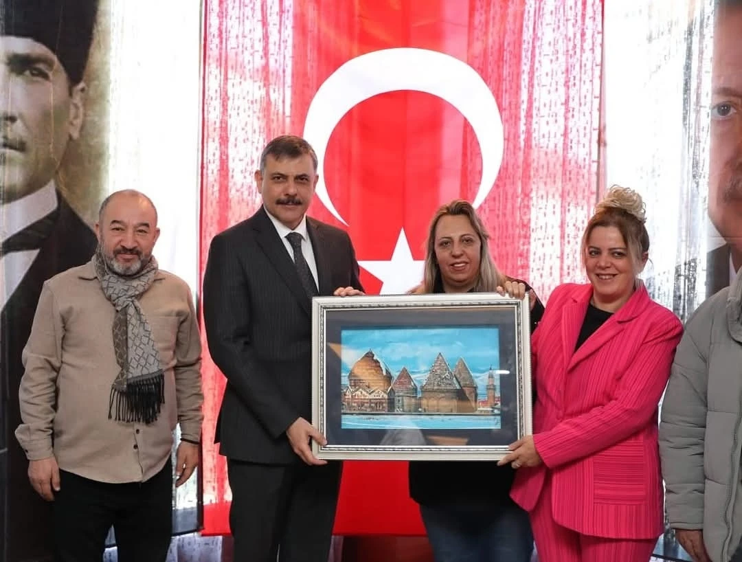 Erzurum Yeni Medya Derneği’nden Vali Çiftçi’ye İdareciler Günü jesti
