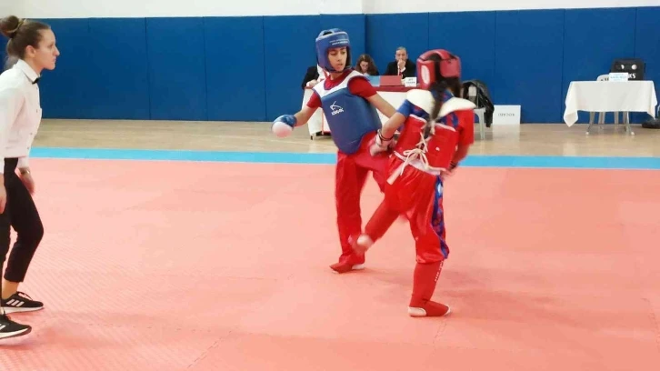 Esenler’de sadece kadınların yarışacağı wushu şampiyonası başladı
