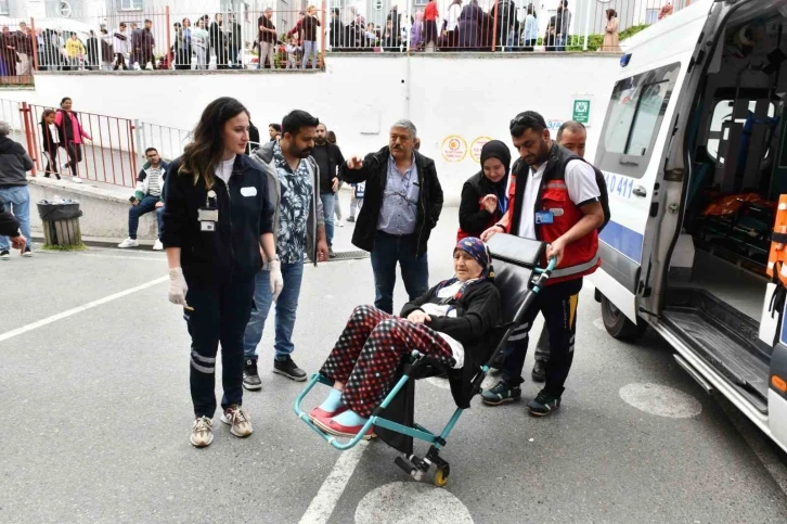 Esenyurt’ta engelli ve yaşlılar sandıklara taşındı
