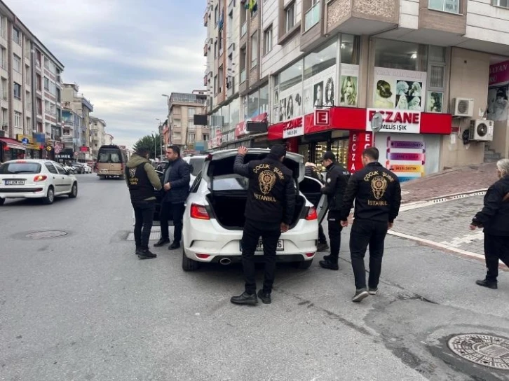 Esenyurt’ta tatilin ardından okul önlerinde trafik denetimi yapıldı
