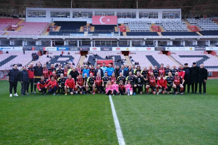 Eskişehir’in emektar futbolcuları bir araya geldi