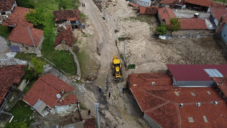 Eskişehir Seyitgazi'de selin etkilediği alanlarda onarım ve temizlik çalışmaları sürüyor