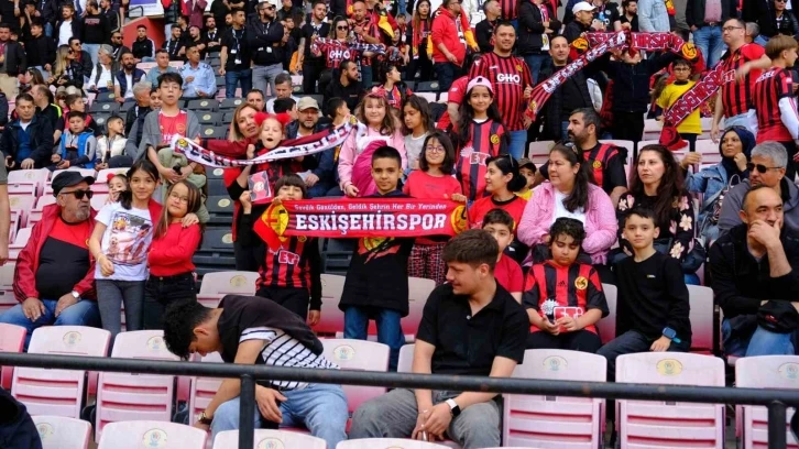 Eskişehirspor taraftarı takımını 7’den 70’e her sonuca rağmen destekliyor