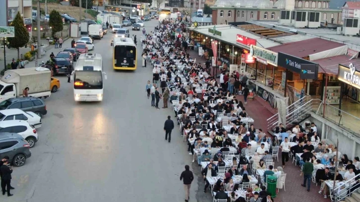 Esnaf ile üniversite öğrencileri iftarda bir araya geldi
