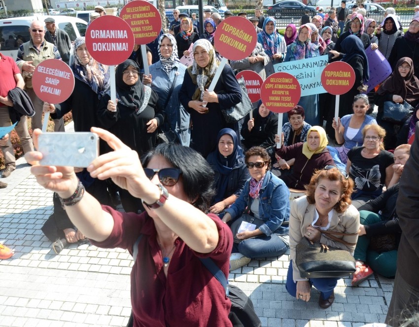 Köylü kadınlardan eylem selfisi