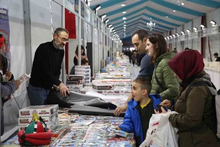 Eyüpsultan’da geleneksel kitap fuarı Ramazan ayında kapılarını açtı
