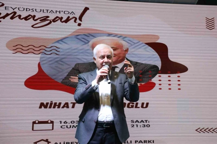 Eyüpsultan’da Nihat Hatipoğlu seminerine yoğun ilgi
