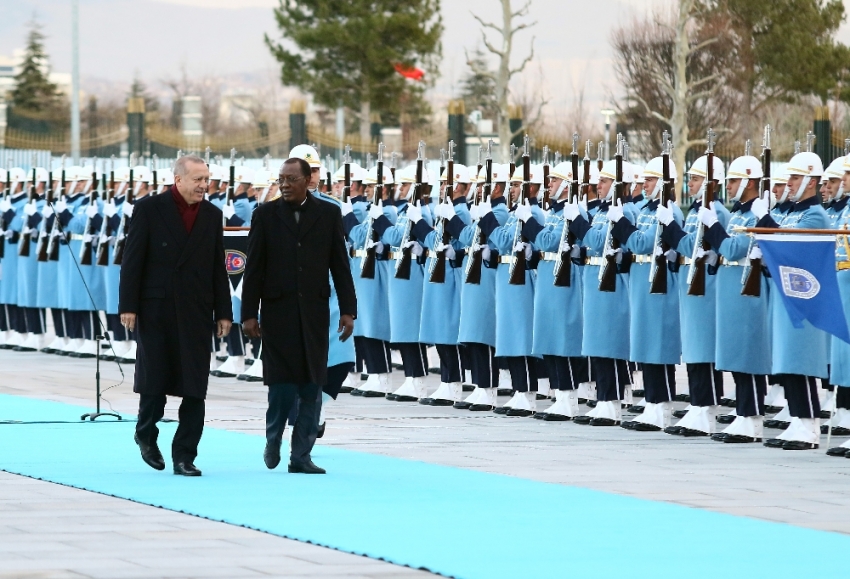 Çadlı mevkidaşını resmi tören ile karşıladı