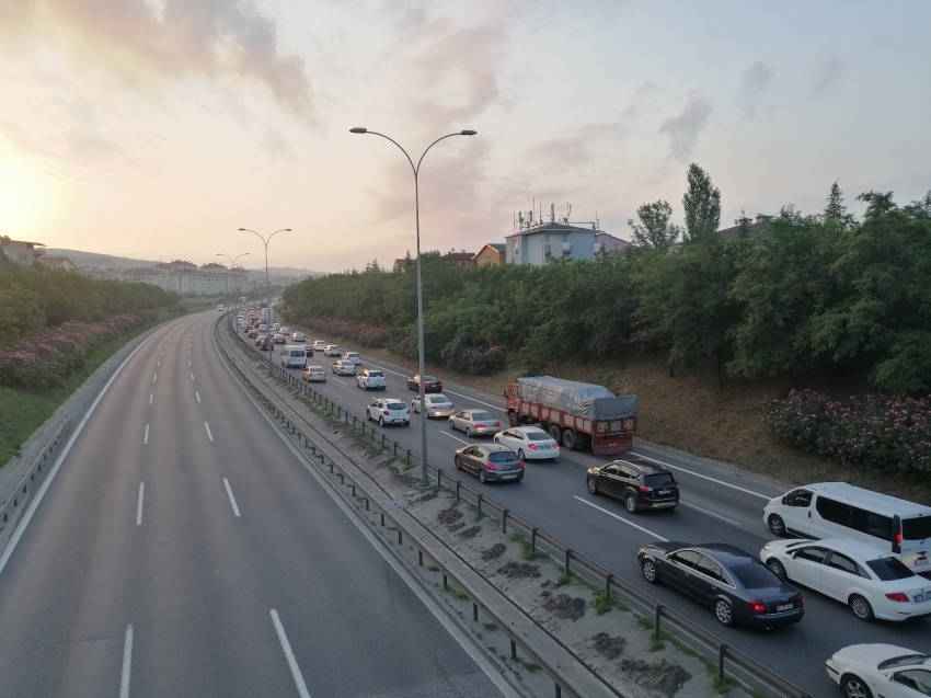 TEM Otoyolu’nda bayram yoğunluğu erken başladı