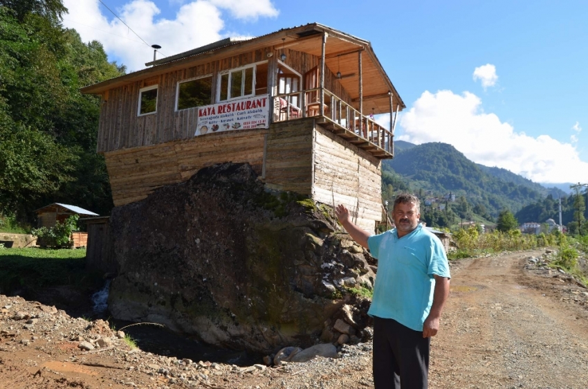 Hayalindeki restoranı kaya üzerine inşa etti