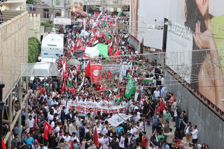 İstanbul’da binlerce kişi Mavi Marmara saldırısını kınadı