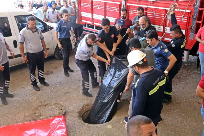 Yer altı şebeke hattına giren hırsızlık şüphelisinin feci sonu