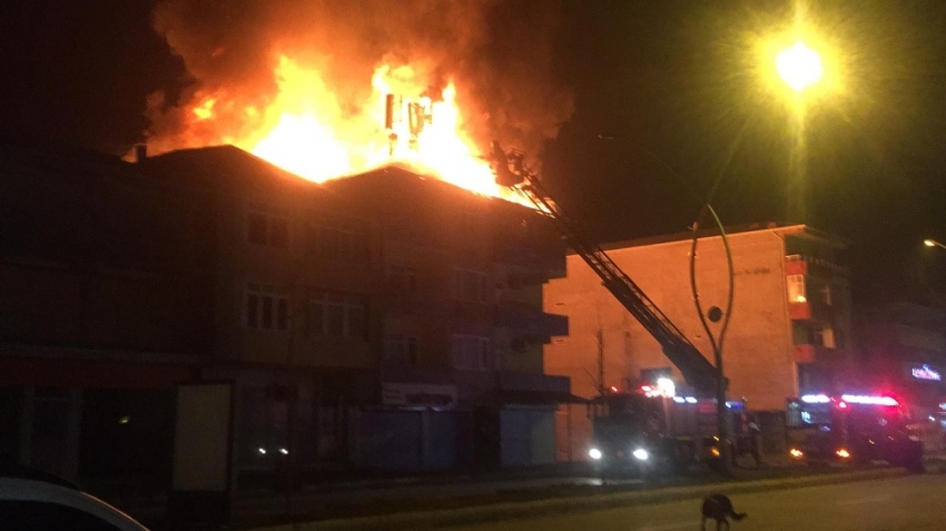 Sakarya’da otel alevlere teslim oldu