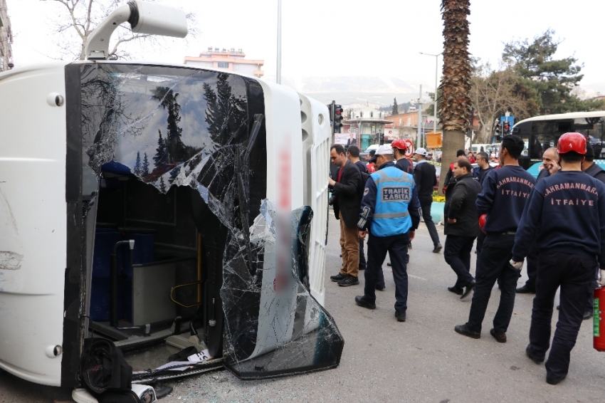 Freni patlayan halk otobüsü yan yattı: 29 yaralı