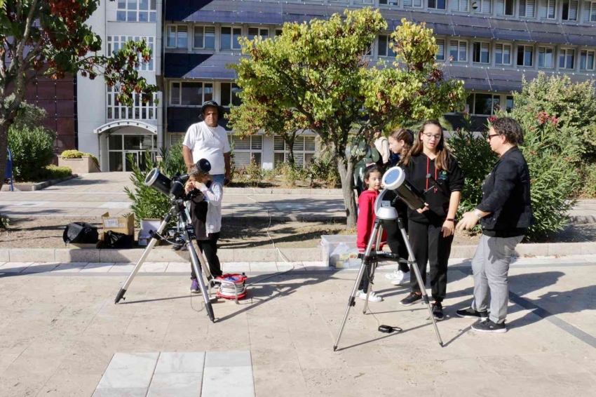 Öğrenciler güneş tutulmasını izledi