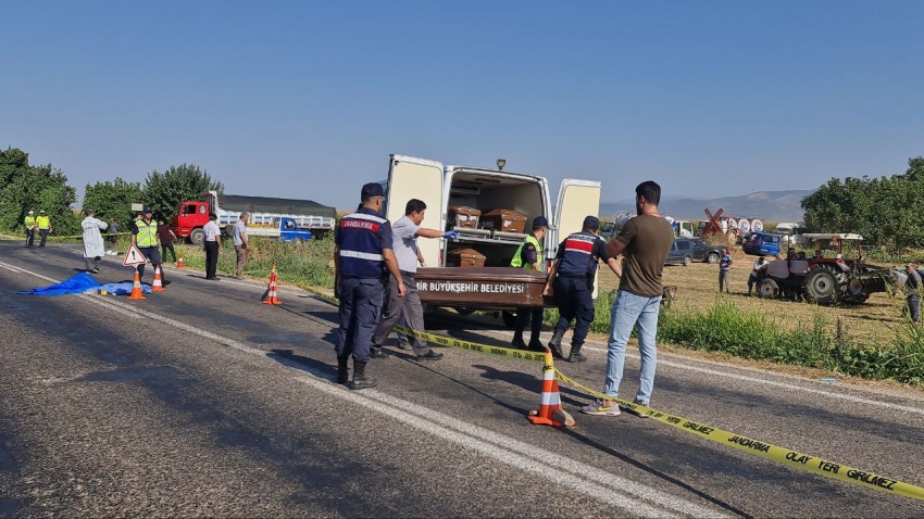 Araç yayalara çarptı: 1’i çocuk 2 ölü