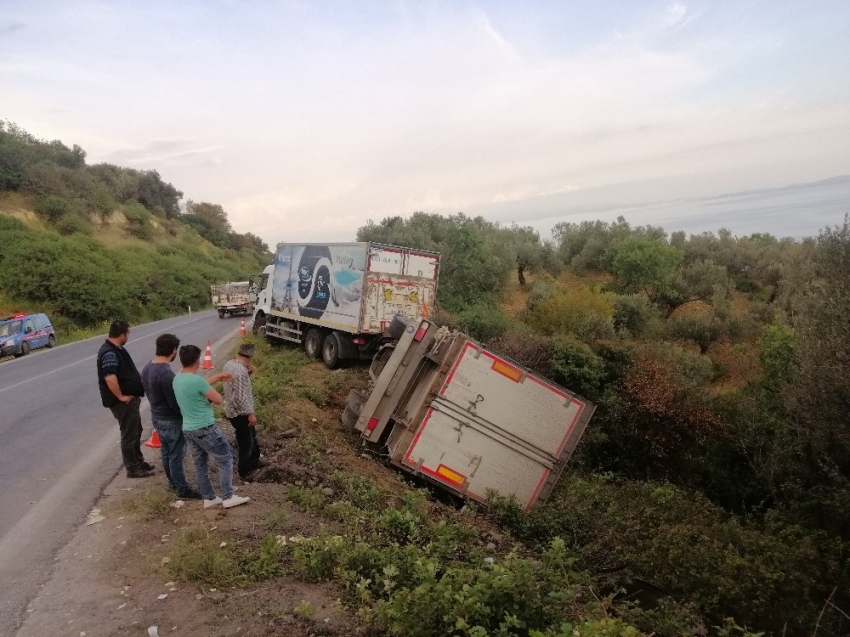 Çanakkale’de kamyon ile kamyonet çarpıştı: 6 yaralı