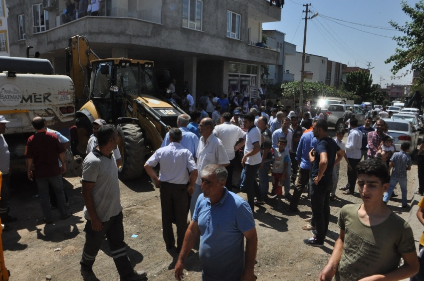 Göçükte kalan işçi hayatını kaybetti