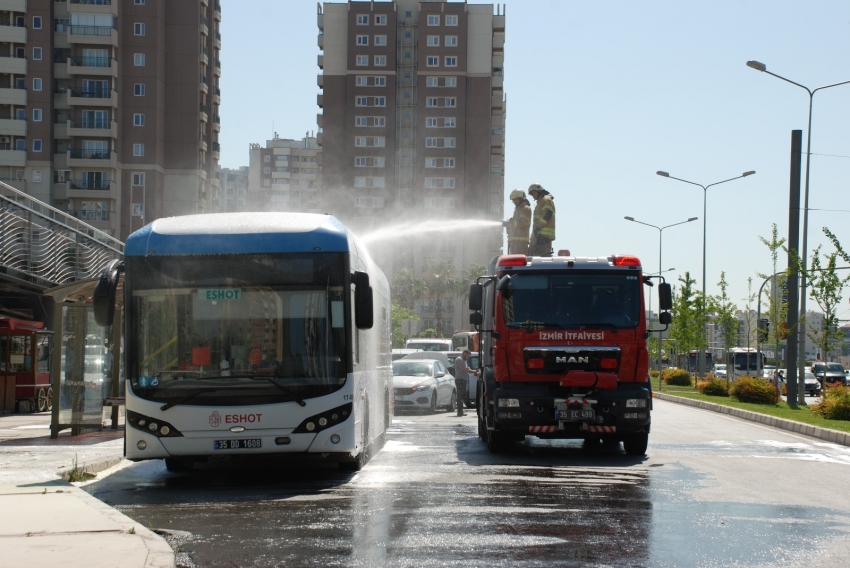 İzmir’de elektrikli otobüs yandı