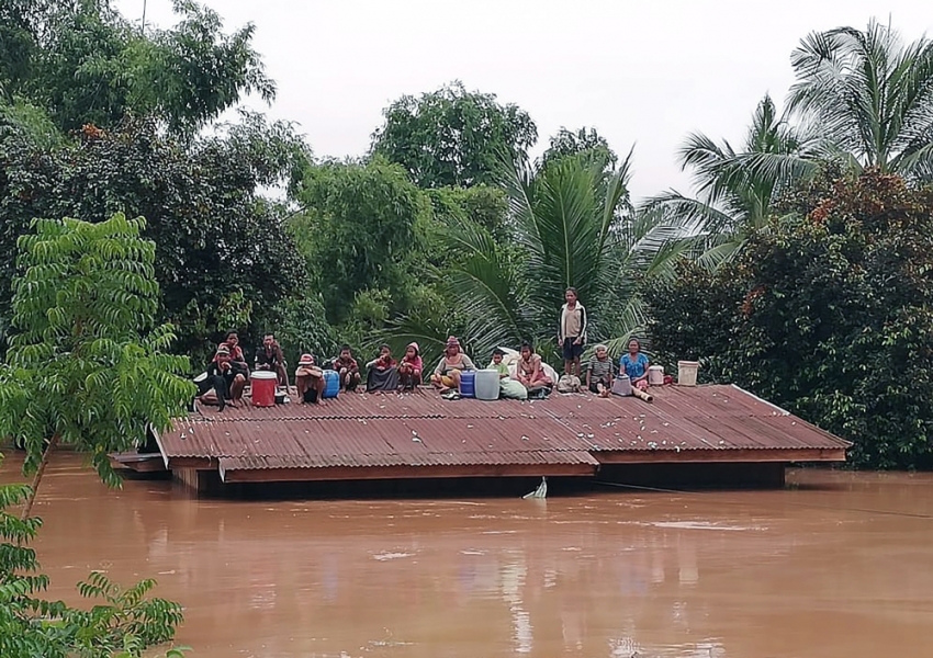 Laos’ta hidroelektrik barajı çöktü