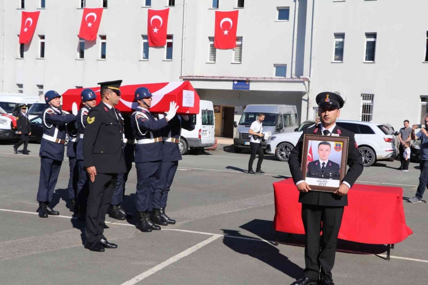 Görevi başında şehit olan asker törenle memleketine uğurlandı