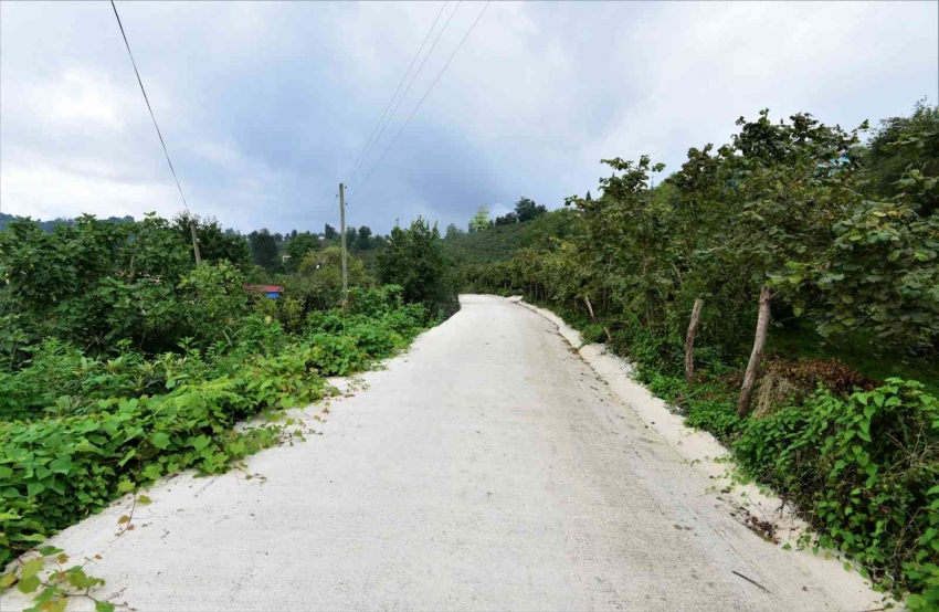 Beton yol çalışmaları devam ediyor