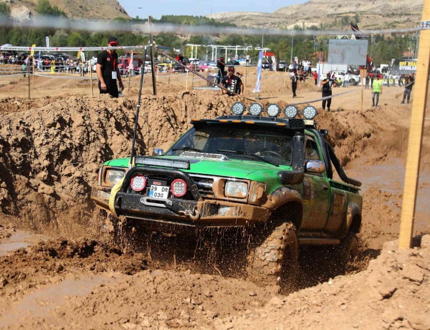 Off-road tutkunları Sivas’ta buluştu