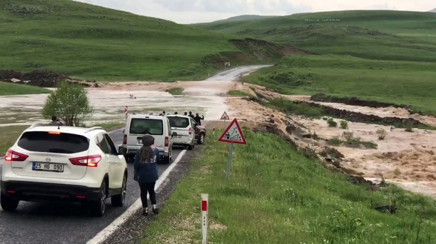 Erzurum’da sağanak sele dönüştü