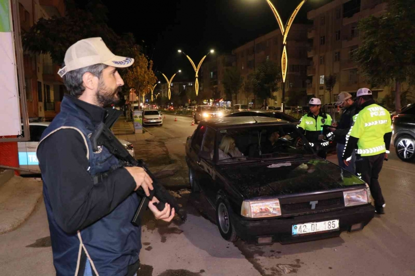 Polis uzun namlulu silahlarla denetim yaptı