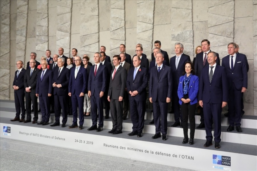 Bakan Akar, NATO Savunma Bakanları aile fotoğrafına katıldı