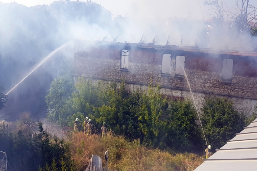 İstanbul’da askeri binada yangın paniği