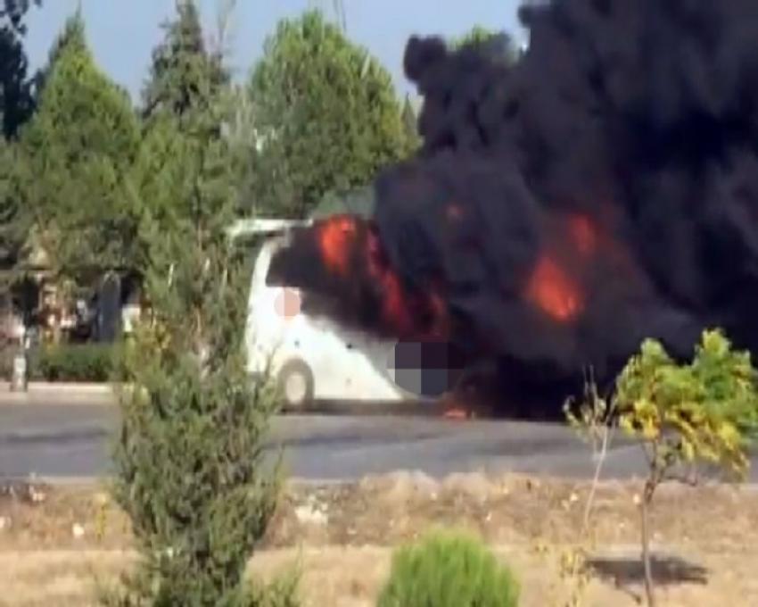 Yolcu otobüsü alev topuna döndü