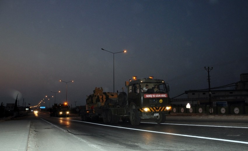 Suriye sınırına zırhlı araç sevkiyatı devam ediyor