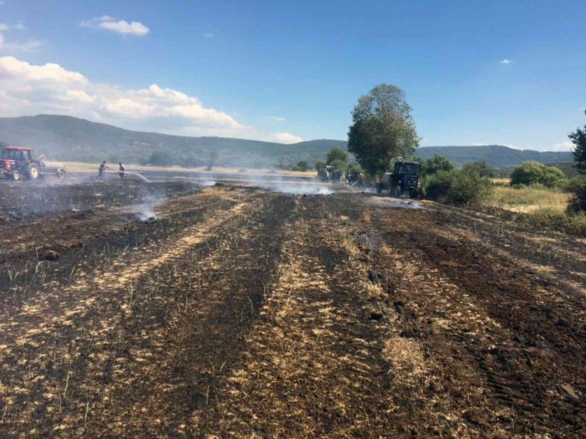 Saman basma makinesi tarlayı yaktı