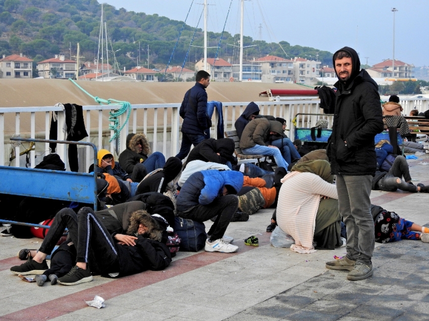 Çeşme’de 313 düzensiz göçmen yakalandı