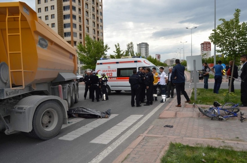 Kaza kurbanı kardeşe son bakış