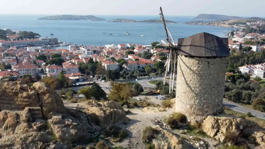 Foça’nın 350 yıllık yel değirmenleri tarihe ışık tutuyor