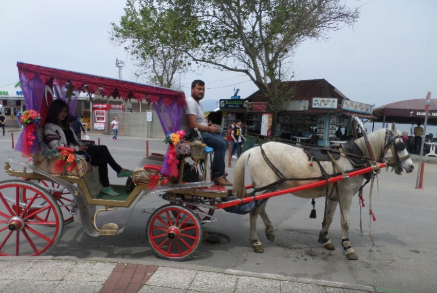 Mudanya’da faytoncular sezonu açtı