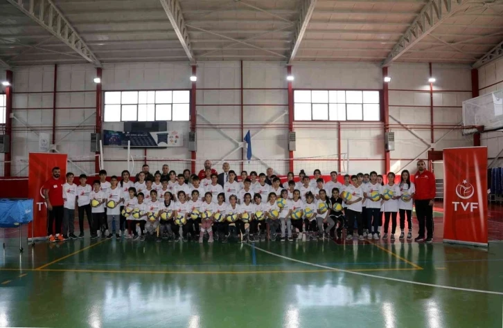 Fabrika Voleybol yeni okulunu Van’da açtı
