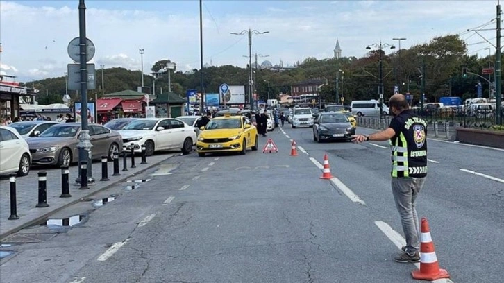 Fatih'te yolcudan fazla ücret isteyen taksicilere ceza kesildi