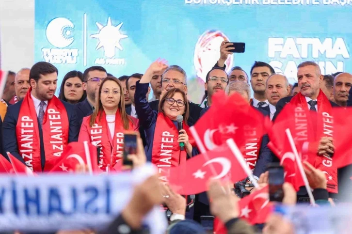 Fatma Şahin’e coşkulu karşılama
