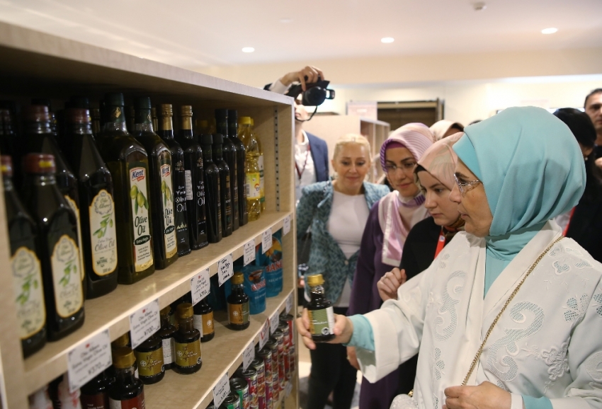 Emine Erdoğan, Tokyo Camii’ni ziyaret etti