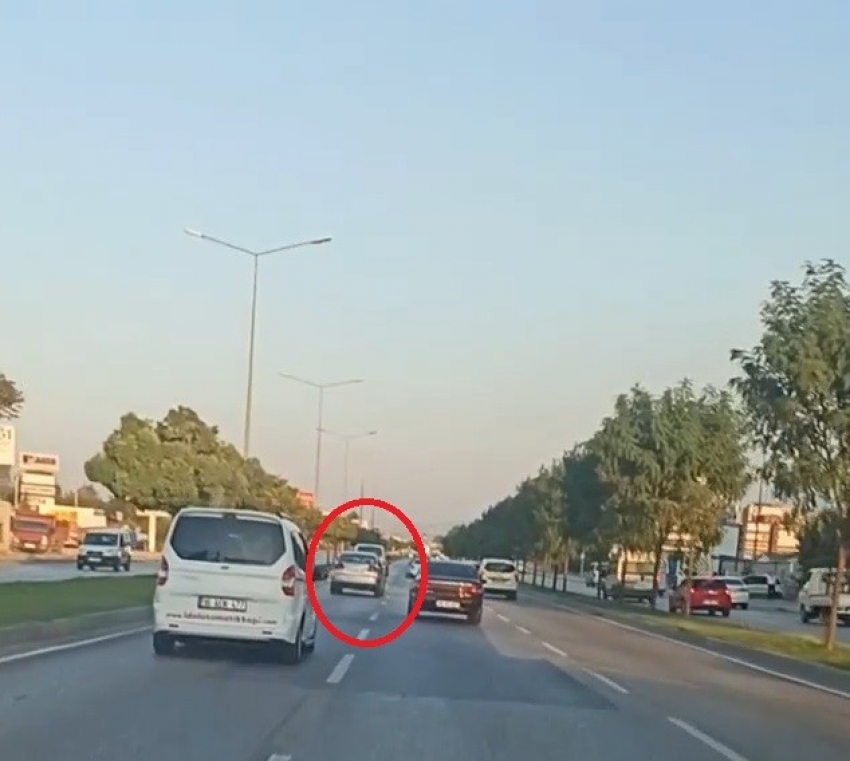 Bursa trafiğinde makas attı, kameraya böyle yakalandı