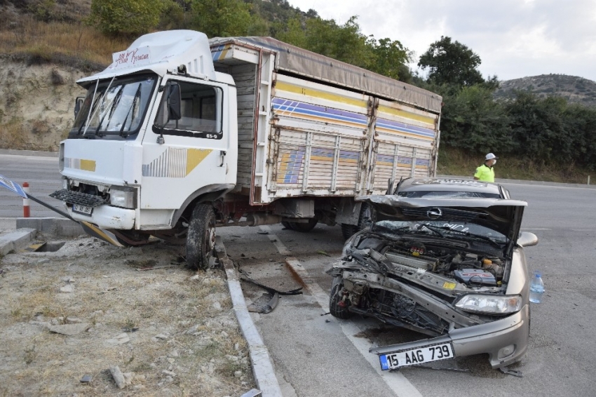 Burdur’da trafik kazası: 5 yaralı