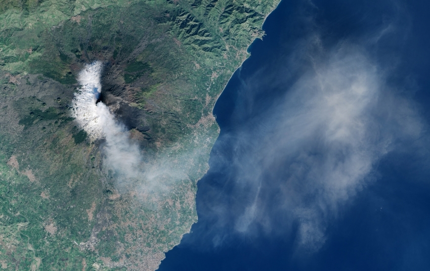 Etna Yanardağı yeniden faaliyete geçti