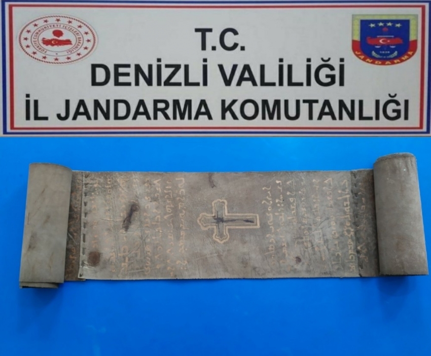 Jandarma ceylan derisine yazılmış 500 yıllık İncil yakaladı