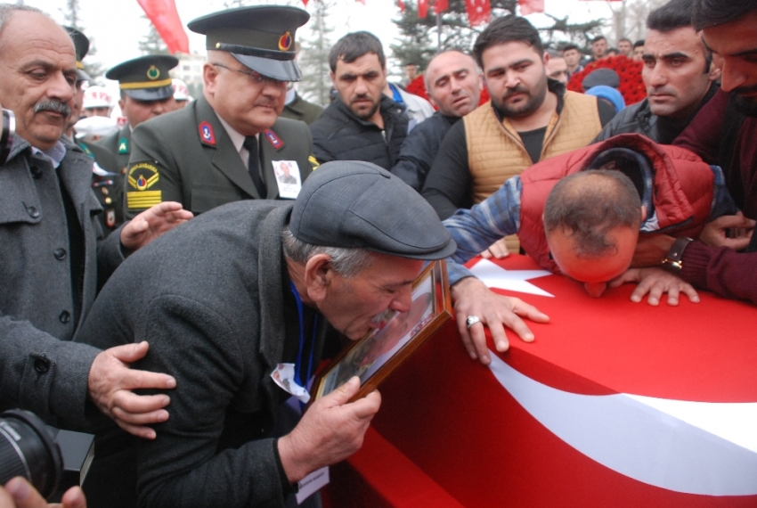 Afrin şehidi Güllü son yolculuğuna uğurlandı